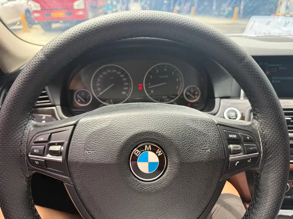 BMW 5 Series 2013 — фото 12