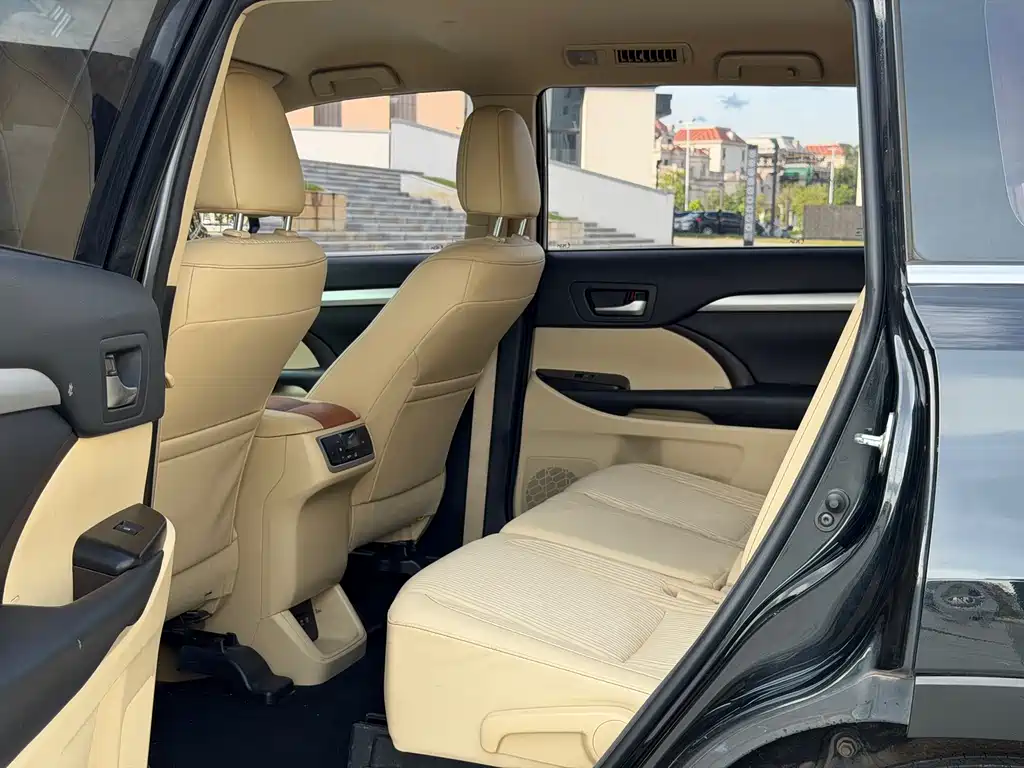 Toyota Highlander 2019 — фото 10