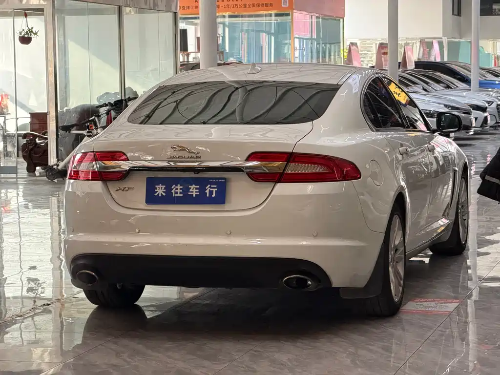 Jaguar XF 2015 — фото 5