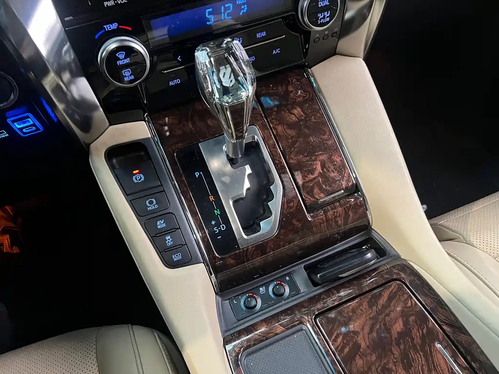 Toyota Alphard 2020 — фото 8
