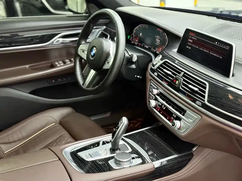 BMW 7 Series 2021 — фото 8
