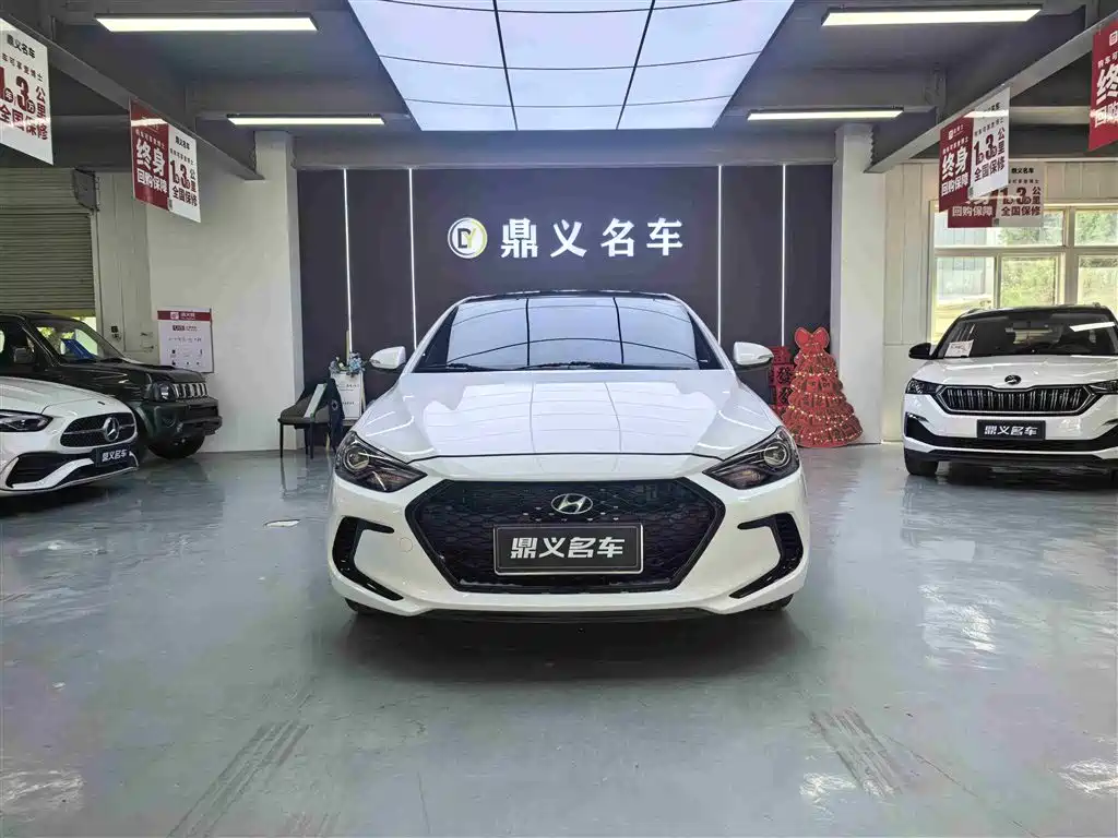 Hyundai Elantra 2020 — фото 2