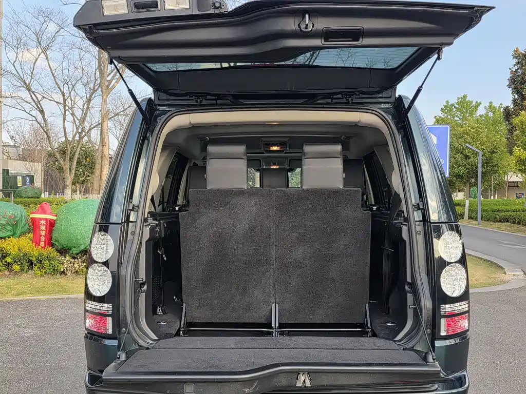 Land Rover Discovery 2015 — фото 14