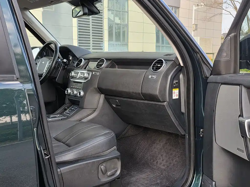 Land Rover Discovery 2015 — фото 12