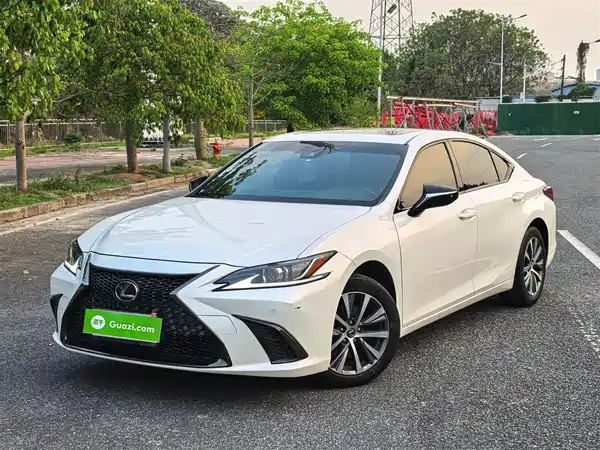 Lexus ES 2020