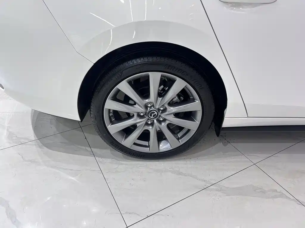 Mazda 3 Axela 2023 — фото 18