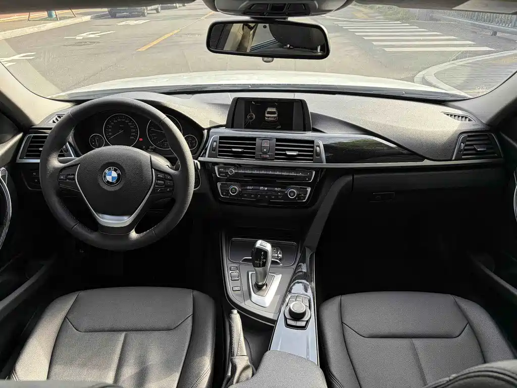 BMW 3 Series 2017 — фото 9