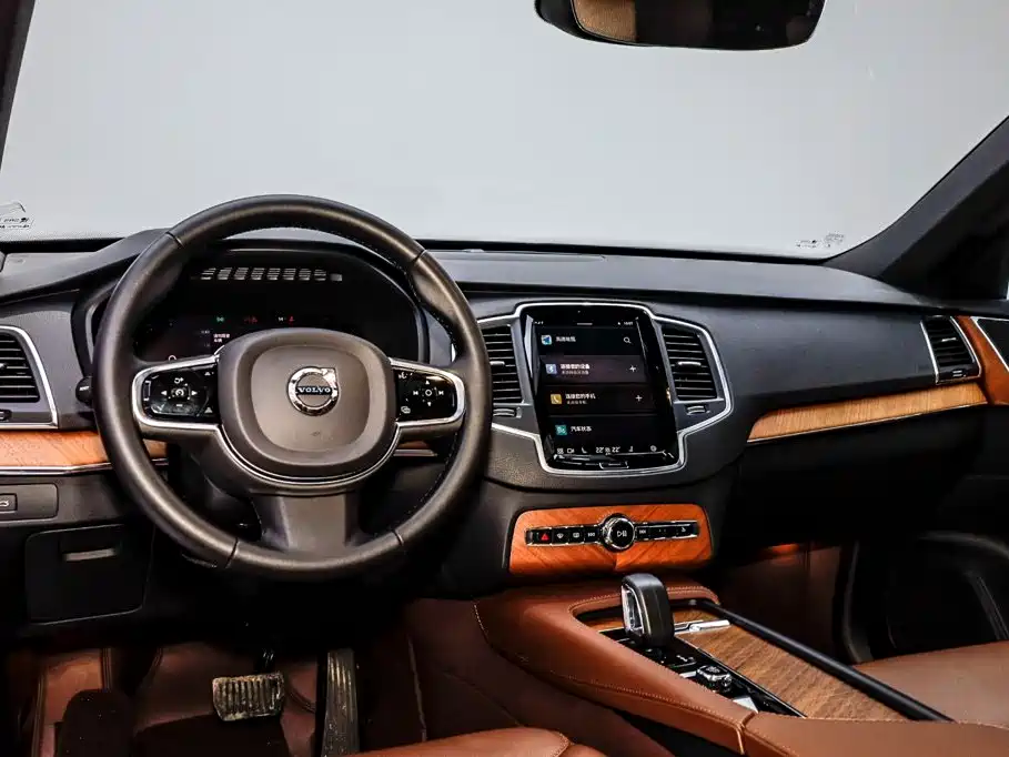 Volvo XC90 2023 — фото 19