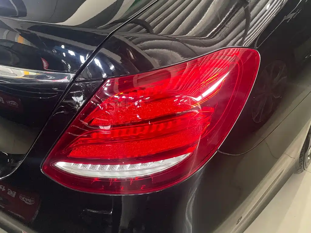 Mercedes-Benz E-Class 2020 — фото 15