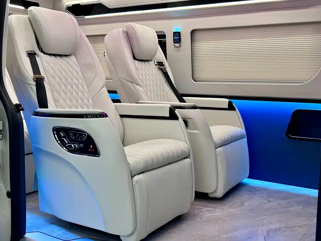 Toyota Hiace 2021 — фото 10