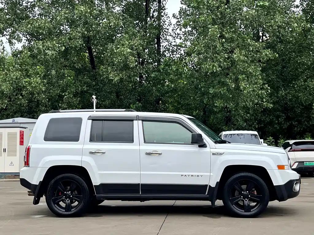 Jeep Freelancer 2013 — фото 4