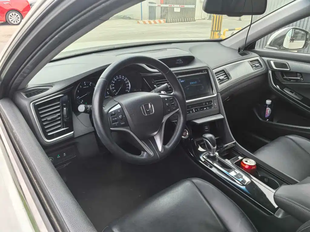 Honda Spirior 2015 — фото 6