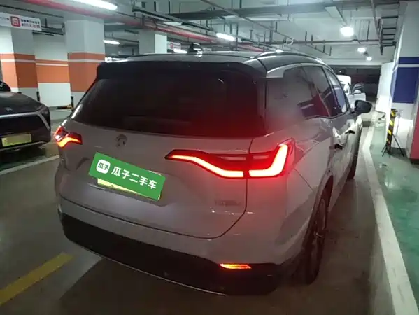 NIO ES8 2019
