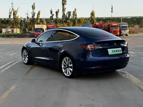 Tesla Model 3 2020