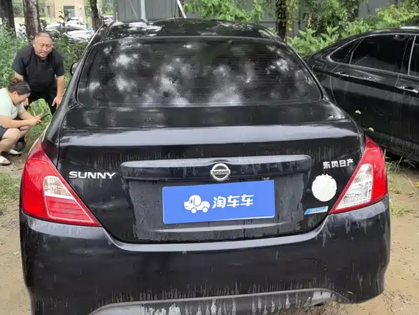 Nissan Sunny 2015