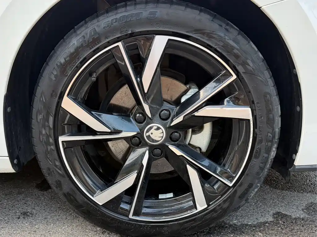 Skoda Octavia 2022 — фото 13