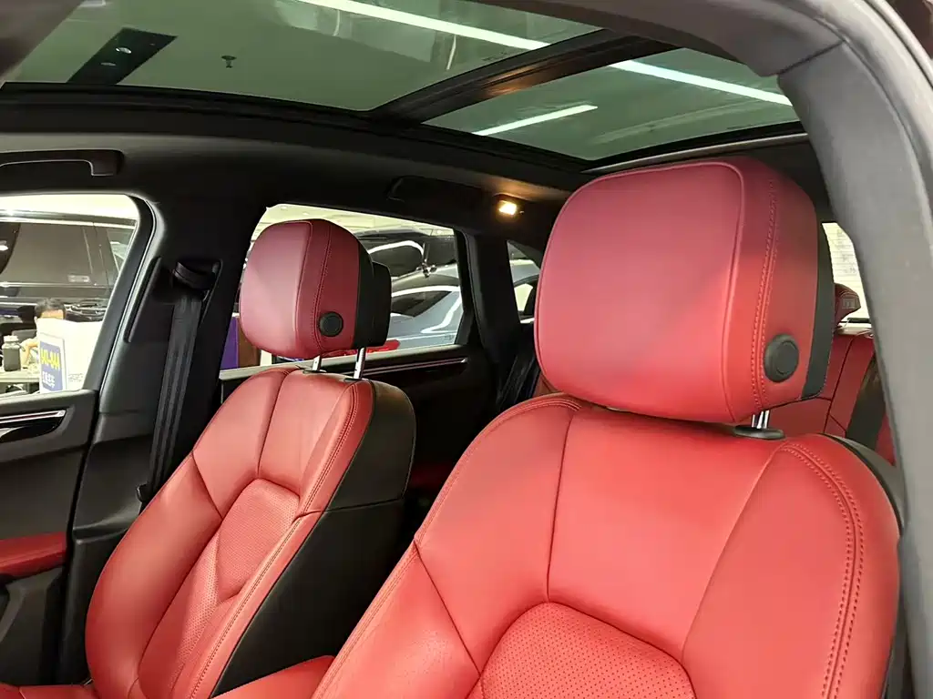 Porsche Macan 2018 — фото 11