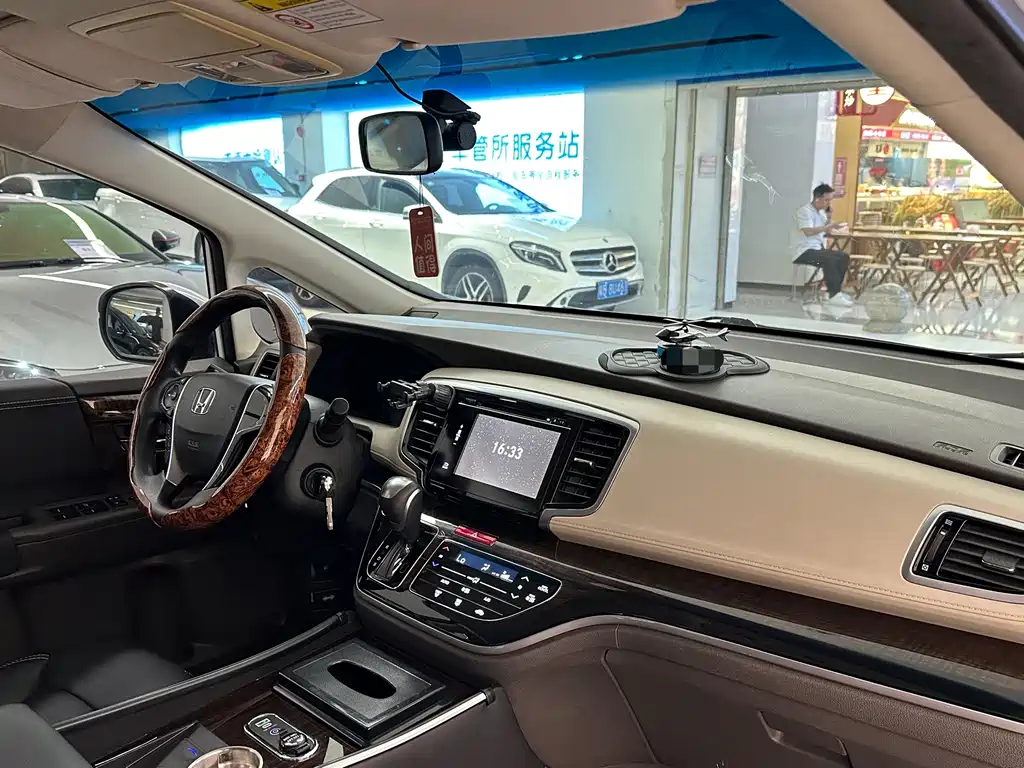 Honda Odyssey 2017 — фото 11