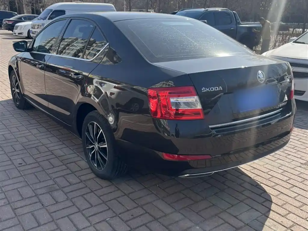 Skoda Octavia 2017 — фото 6