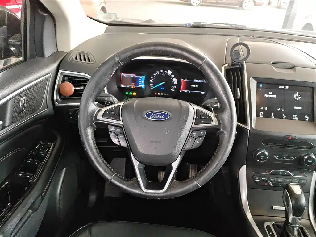 Ford Edge 2016 — фото 7