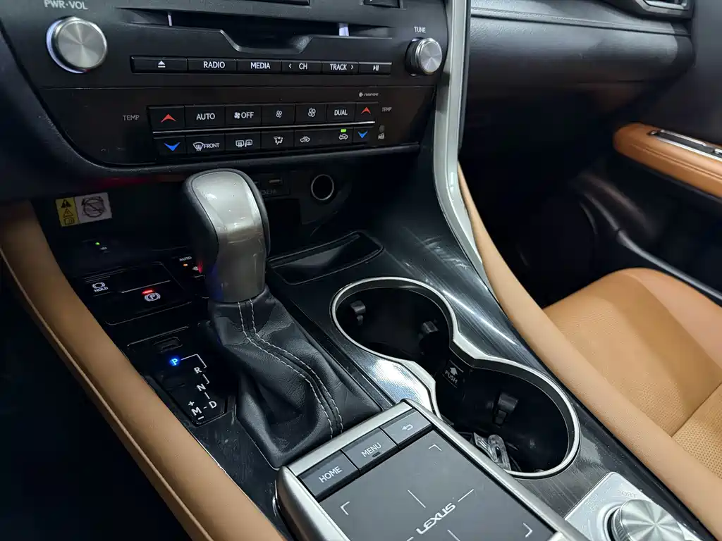 Lexus RX 2019 — фото 16