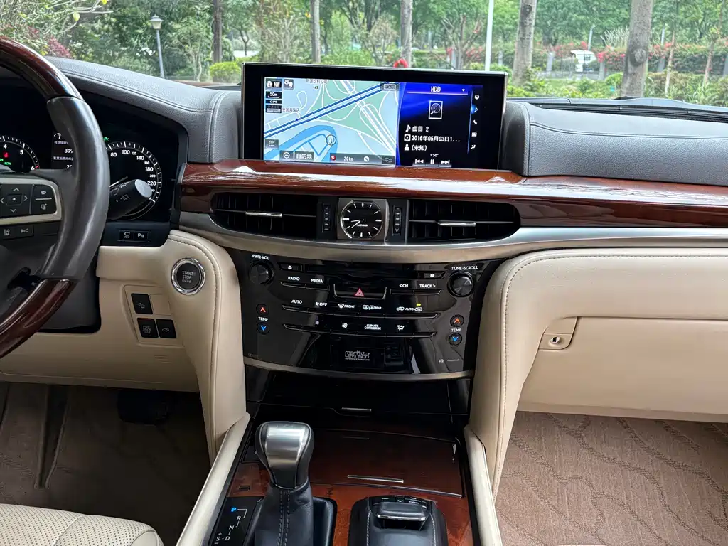 Lexus LX 2016 — фото 19