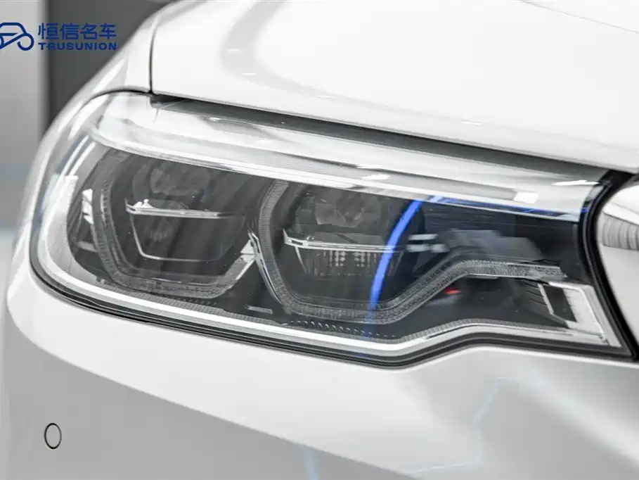 BMW 5 Series 2020 — фото 10