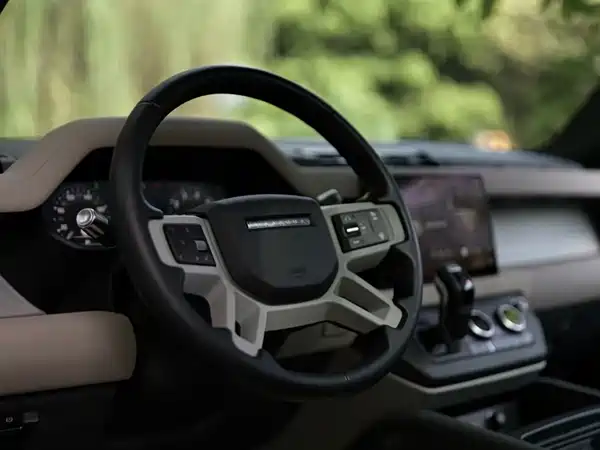 Land Rover Defender 2022