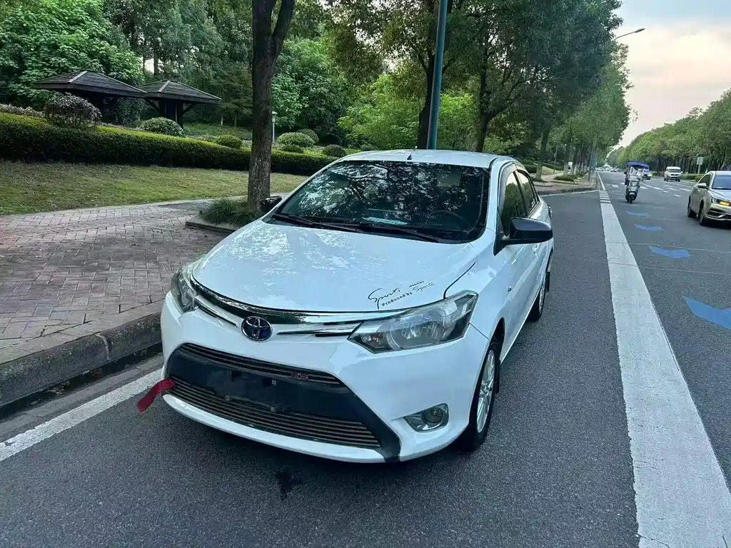 Toyota Vios 2016 — фото 1