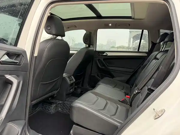 Volkswagen Tiguan L Plug-In Hybrid 2021