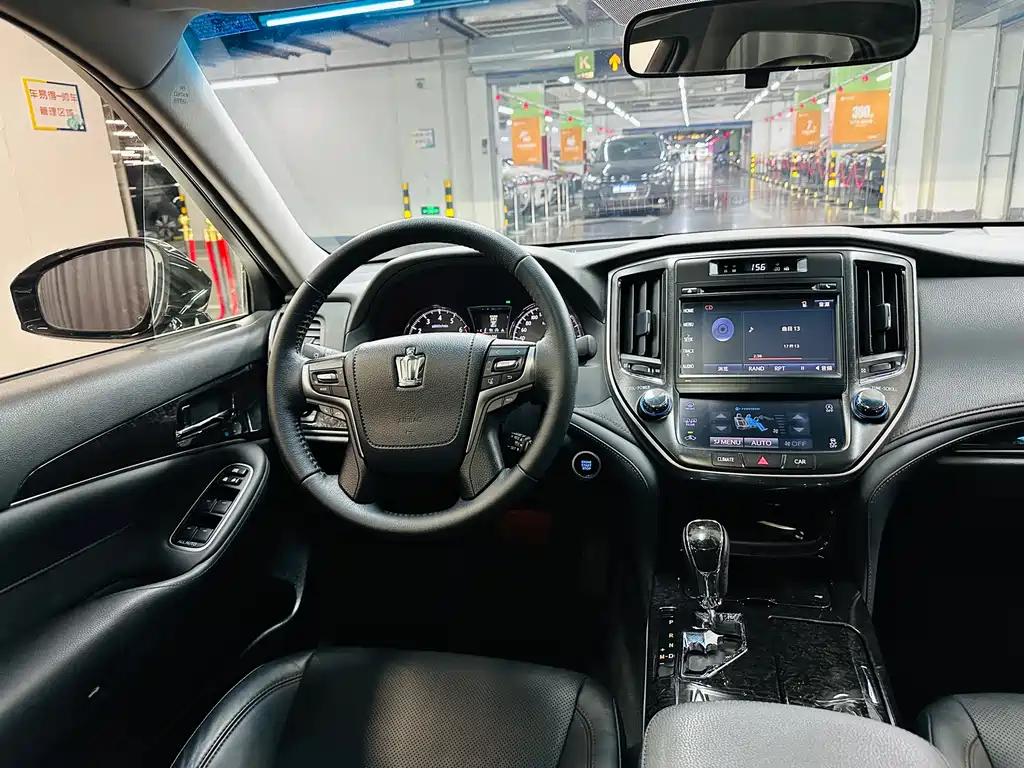 Toyota Crown 2018 — фото 9