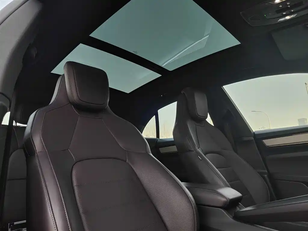 Porsche Macan EV 2024 — фото 17