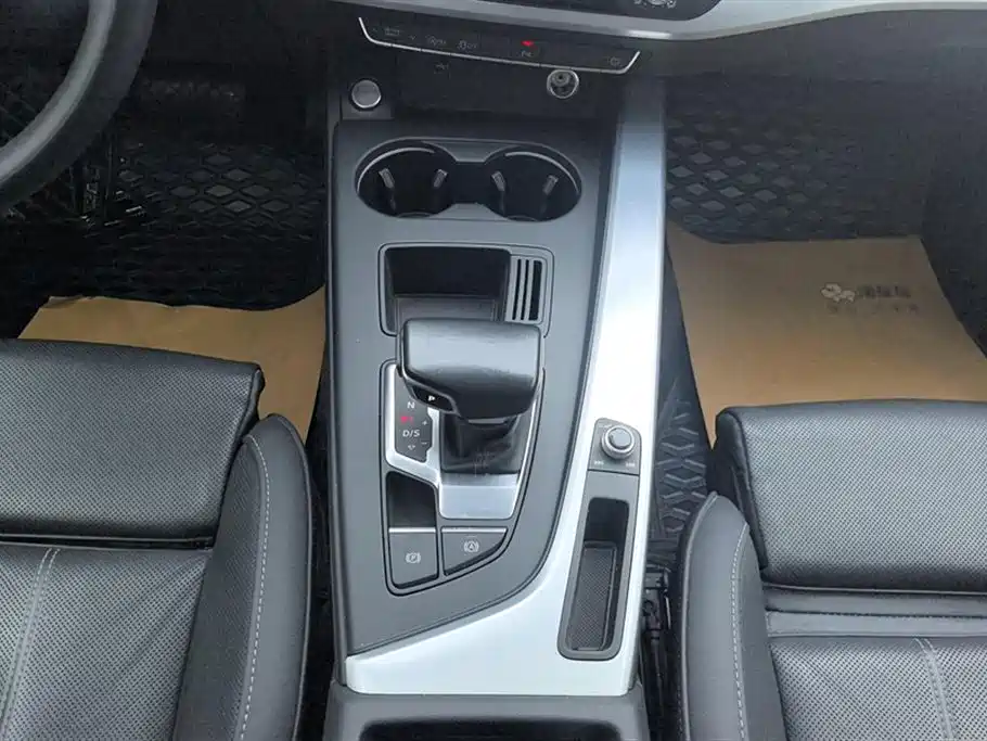 Audi A4L 2023 — фото 16