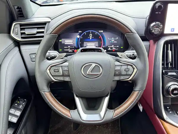 Lexus LX 2025