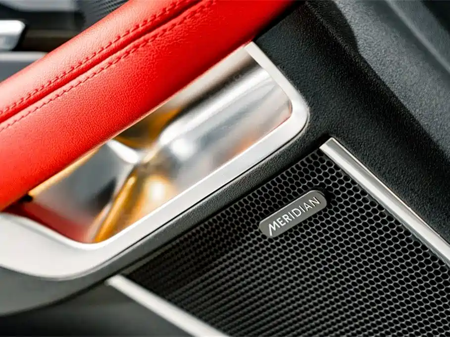 Jaguar E-PACE 2023 — фото 16
