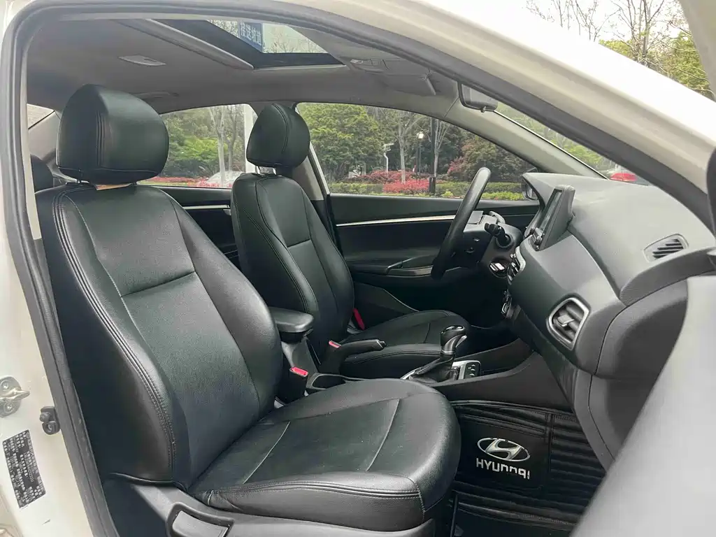 Hyundai Elantra 2018 — фото 12