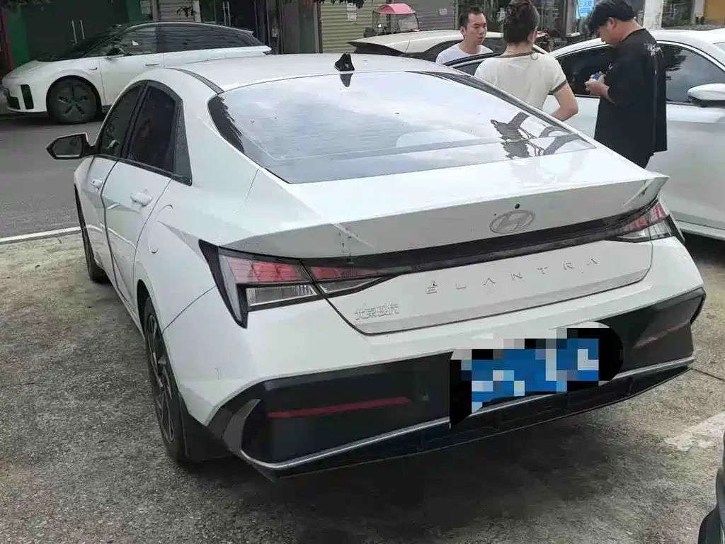 Hyundai Elantra 2023 — фото 10