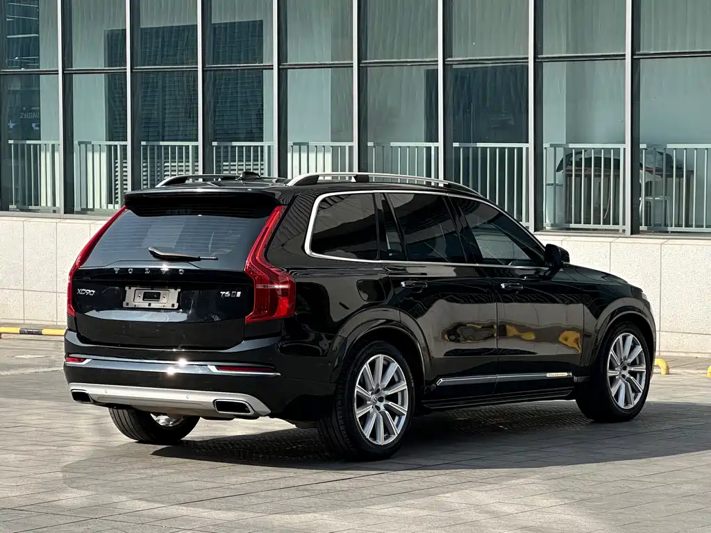 Volvo XC90 2018 — фото 29