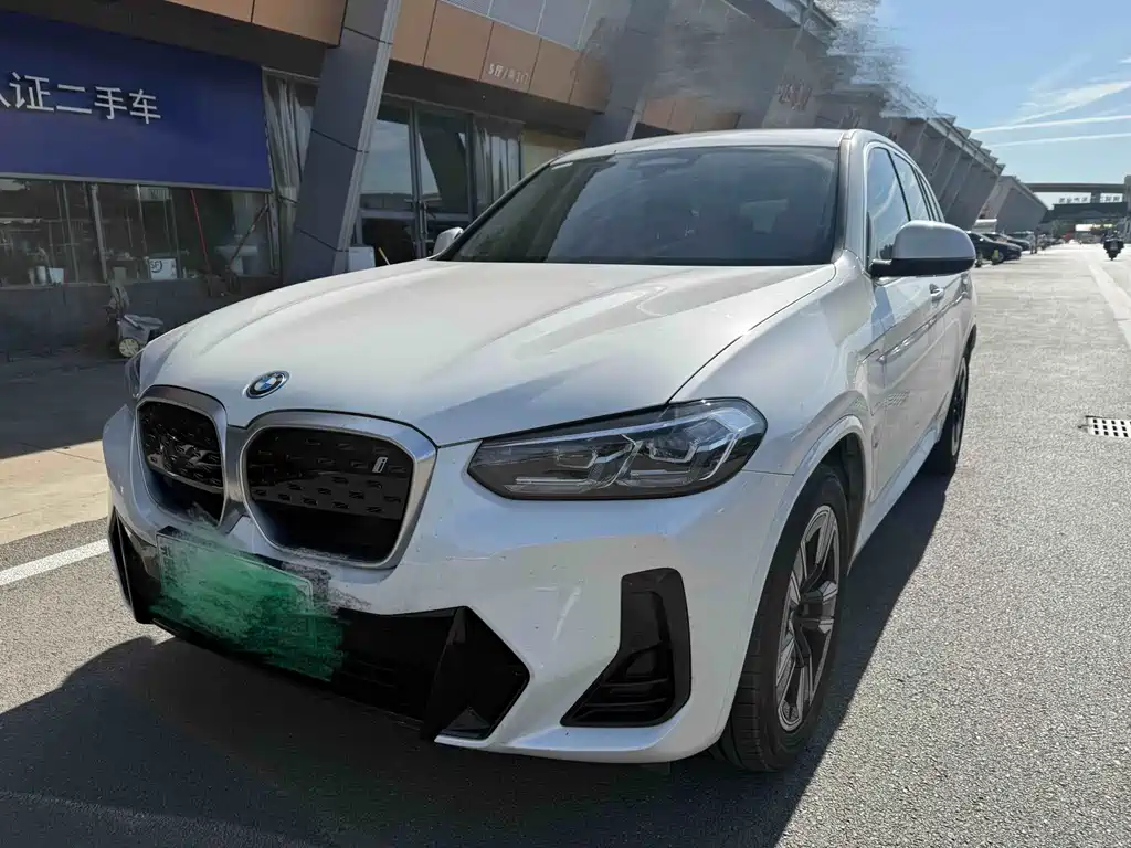 BMW iX3 2024