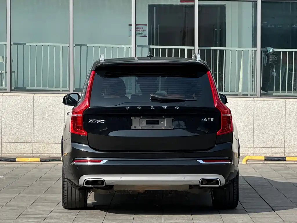 Volvo XC90 2018 — фото 28