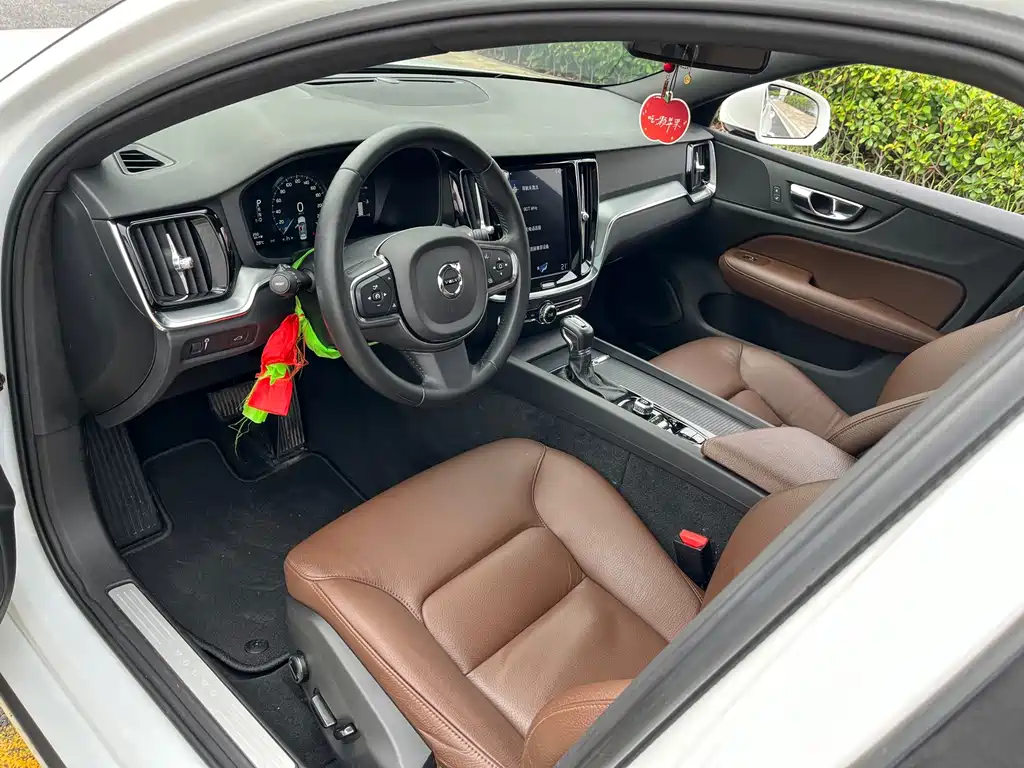 Volvo S60 2020 — фото 13