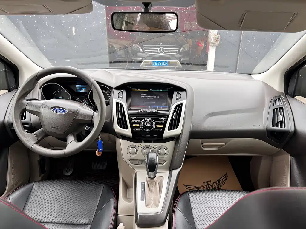 Ford Focus 2014 — фото 10