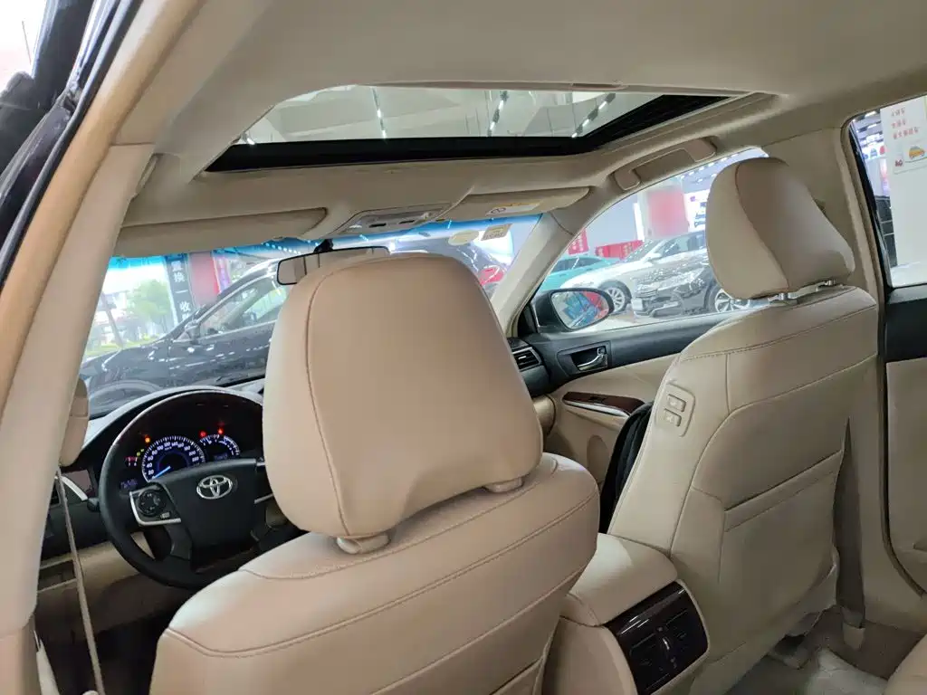 Toyota Camry 2014 — фото 14