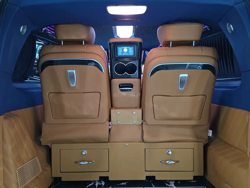 Mercedes-Benz Vito 2023 — фото 16