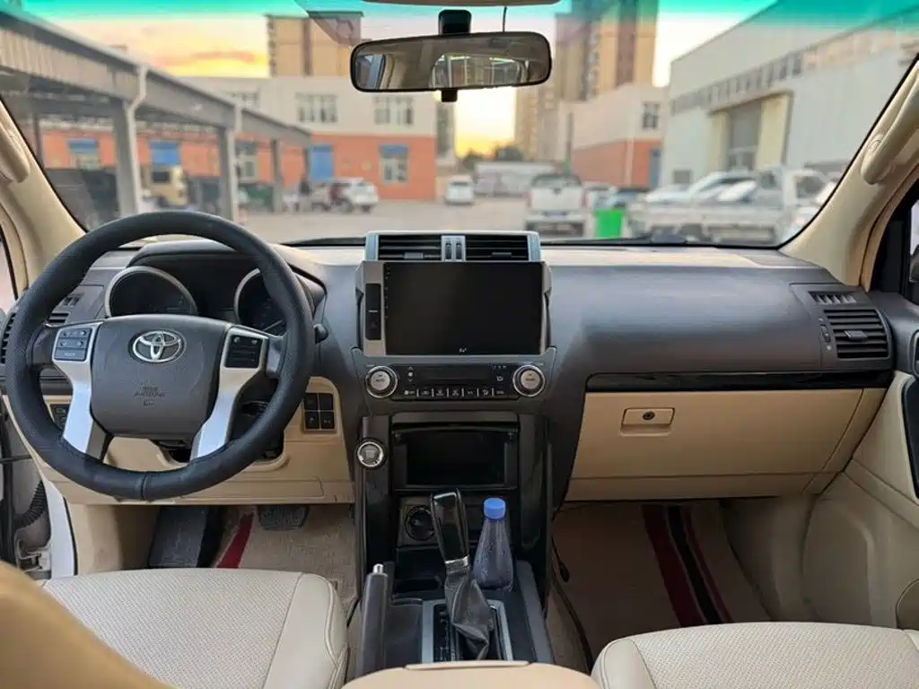 Toyota Prado 2015 — фото 9