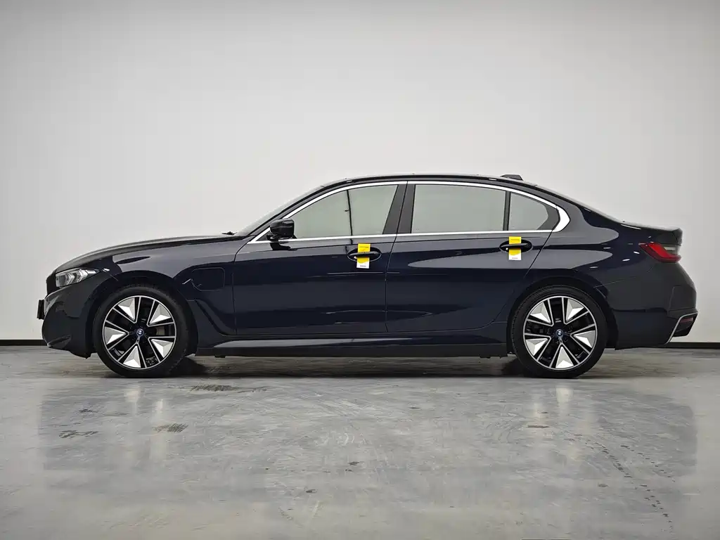 BMW i3 2024 — фото 8