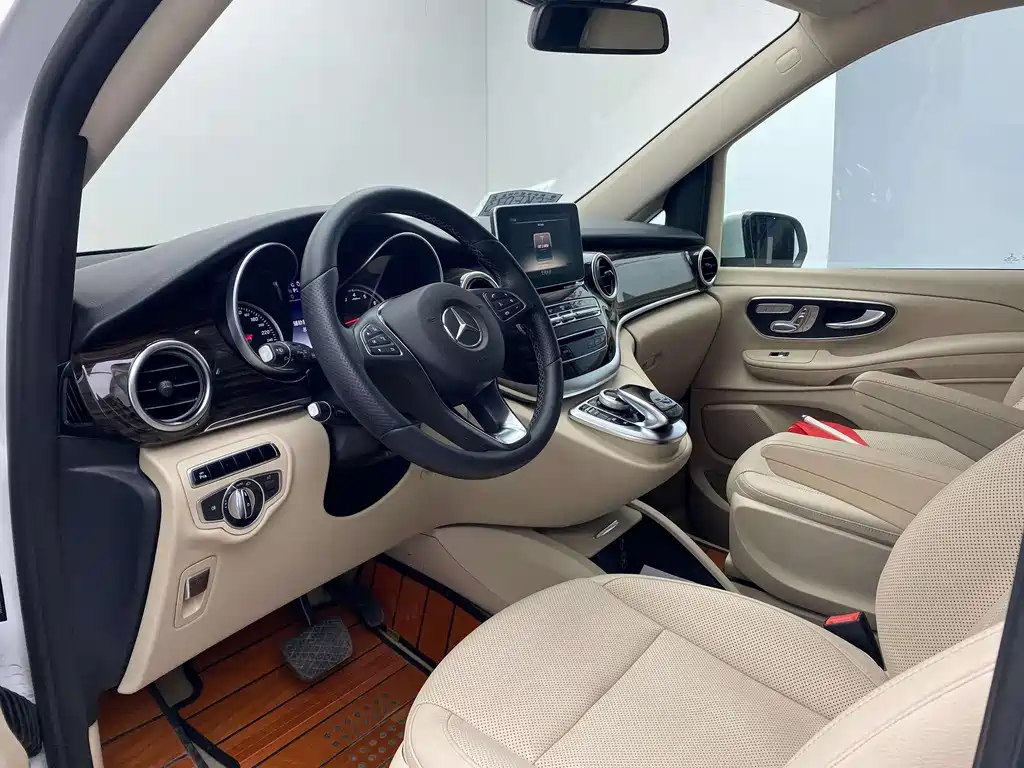 Mercedes-Benz V-Class 2016 — фото 15