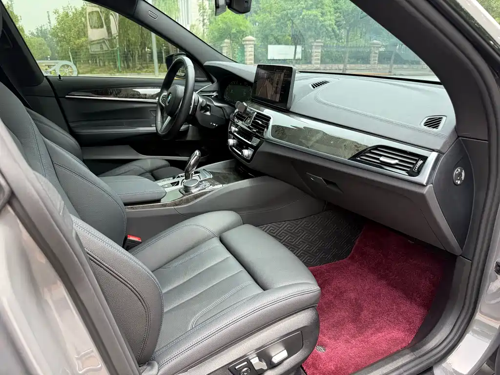 BMW 6 Series GT 2023 — фото 25