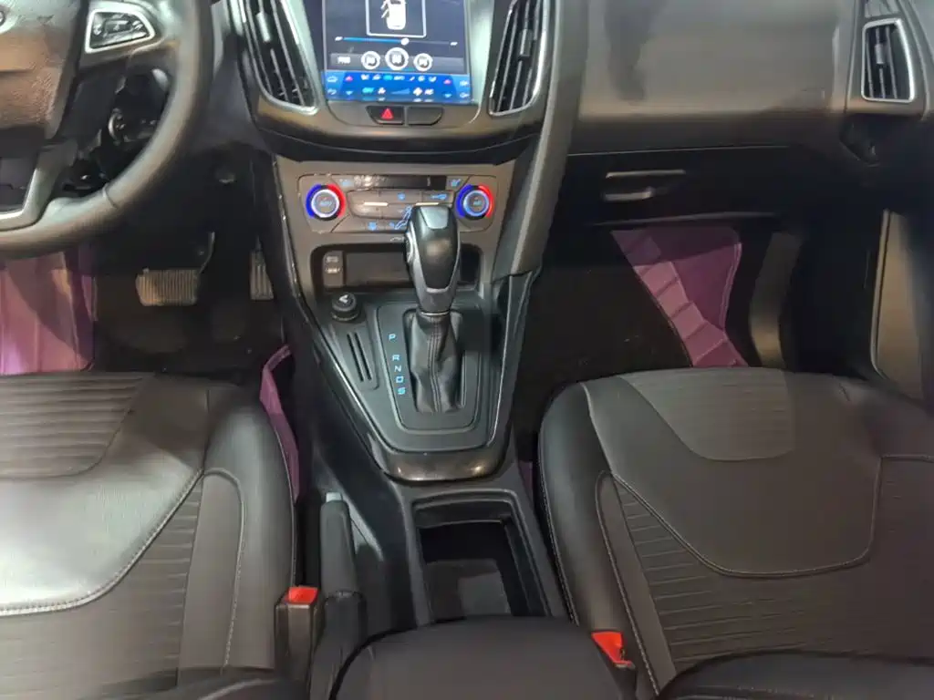 Ford Focus 2016 — фото 14
