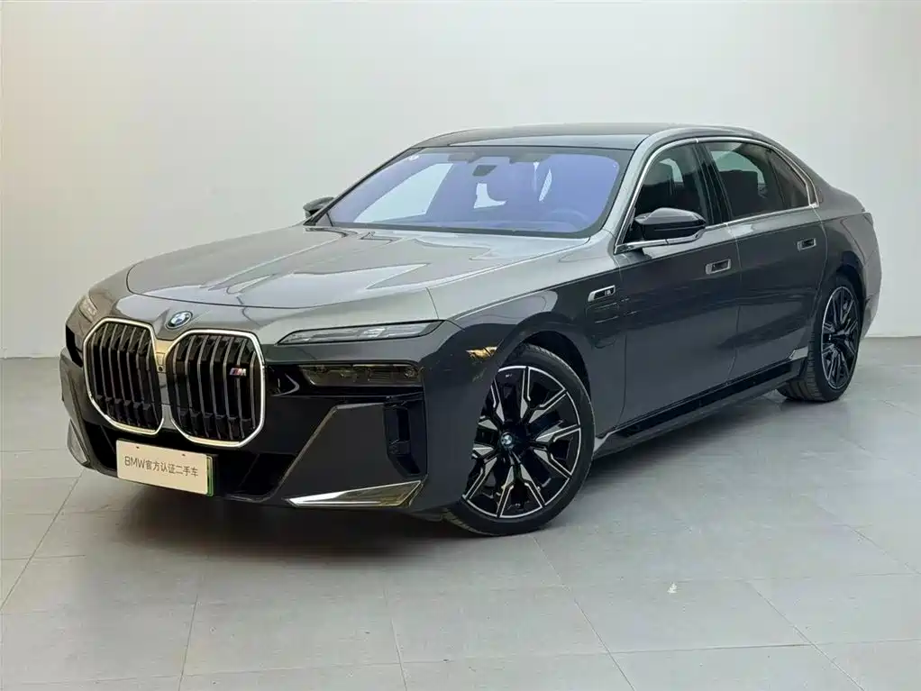 BMW i7 M70L 2024 — фото 1